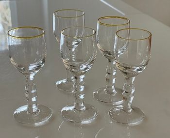 5 verres à liqueur liseré doré