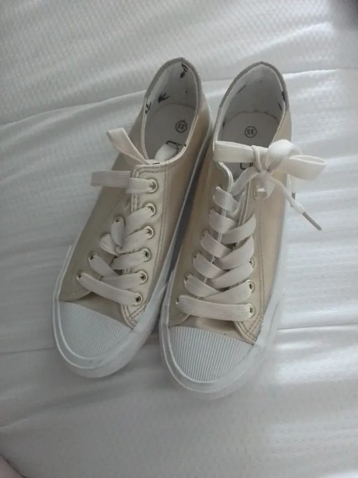 Chaussure doré