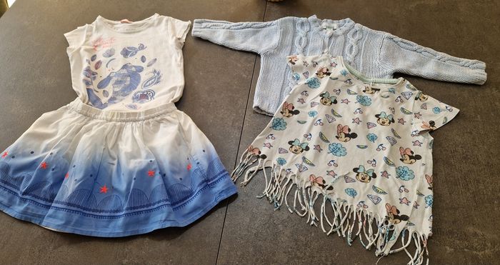 1 jupe 2 hauts 1 gilet tbe 4 ans