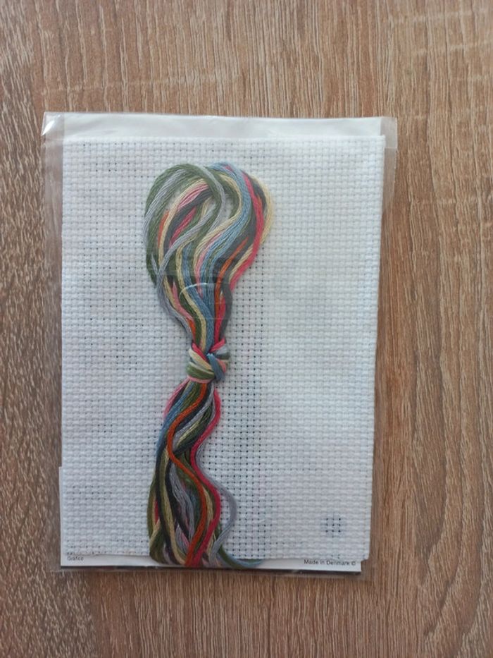 Petit point de croix le motif un arresoire avec des fleurs - photo numéro 2