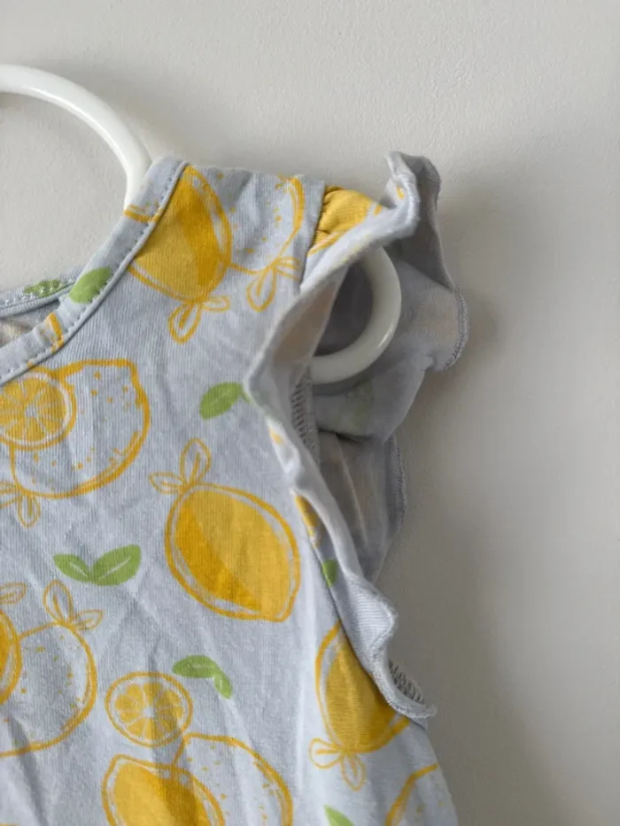 👚 T-shirt citron- fille -5 ans -110-116 cm - lupilu-très bon état - photo numéro 5