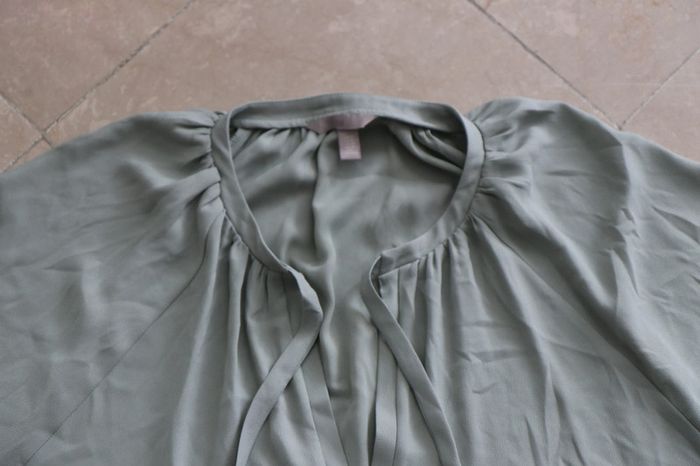 H&M - Blouse à manches courtes avec liens à nouer - photo numéro 3