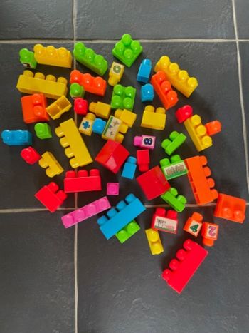 Pièce à empiler style mega bloks