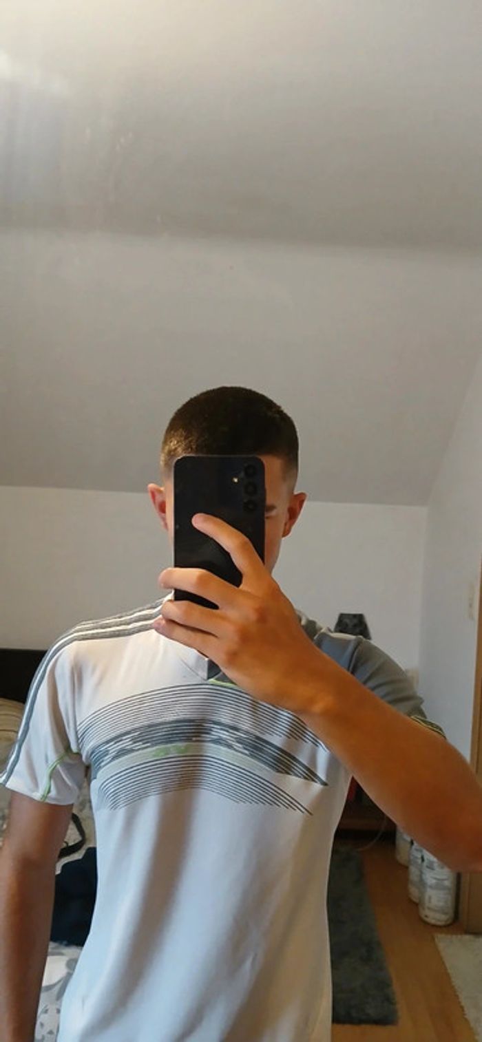 T-shirt de sport Adidas taille S - photo numéro 2