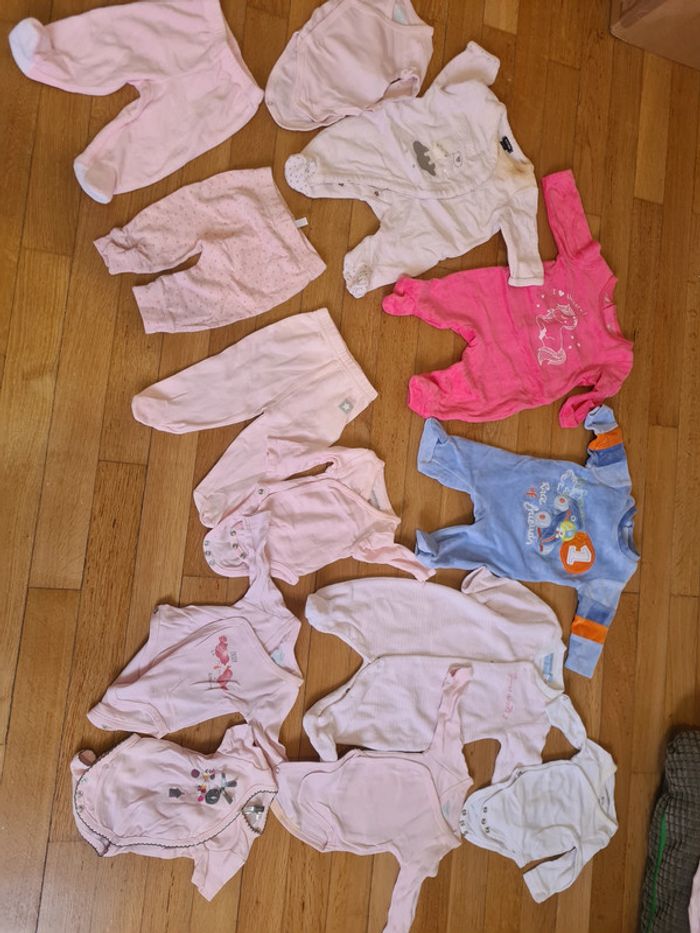 Lot de 13 vêtements bébé 0mois à 1 mois - photo numéro 7