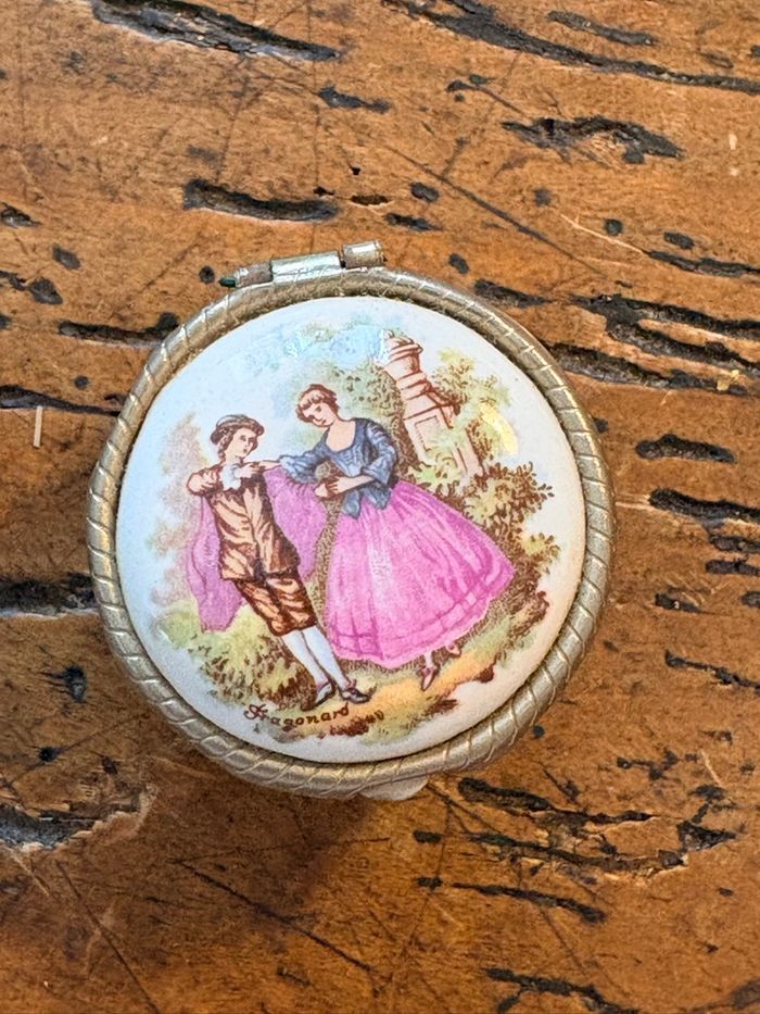 Lot de boîtes anciennes émaillées – décor XVIIIe, scènes galantes / château - photo numéro 5