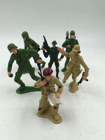 Lot de 6 soldats militaires en plastique 10/12 cm