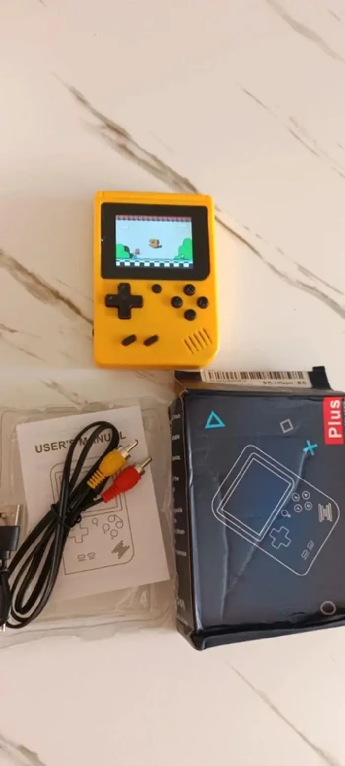 Console portable comme game boy avec 200 jeux neuf