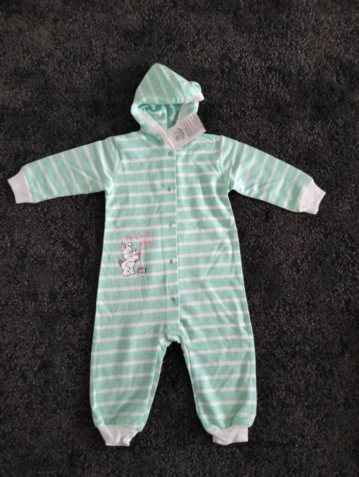 Combinaison pyjama 12 mois.