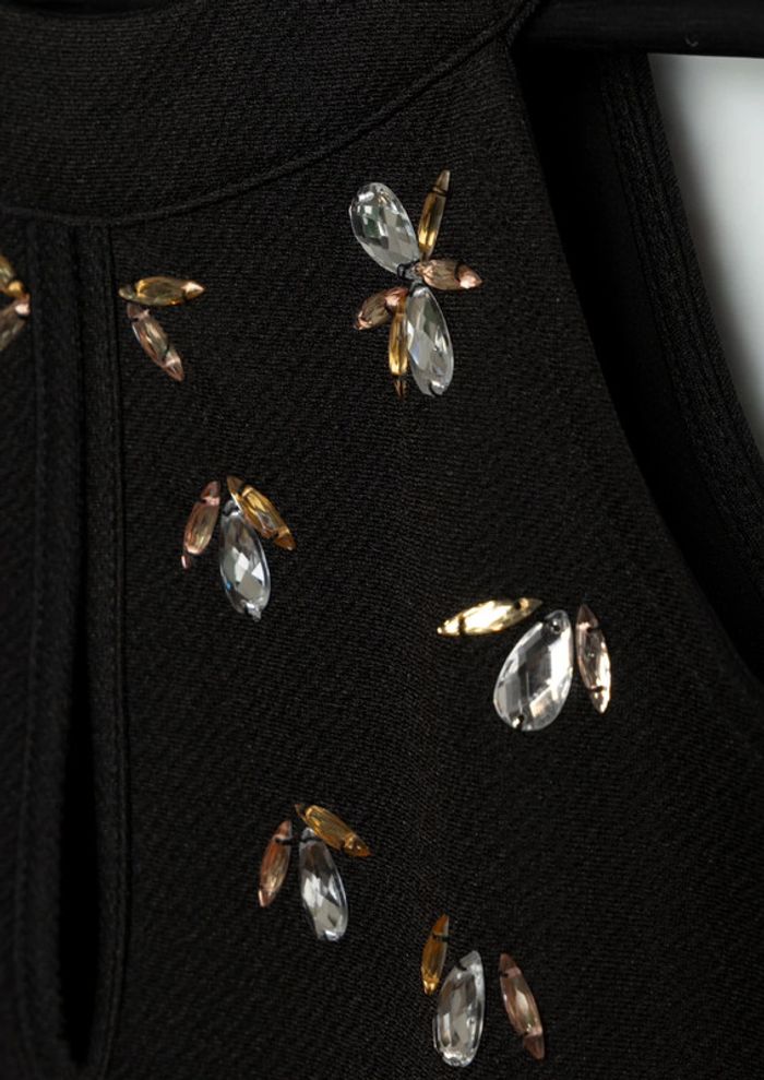 Robe noire coupe patineuse ornements strass • black dress adorned with rhinestones Size S - photo numéro 4