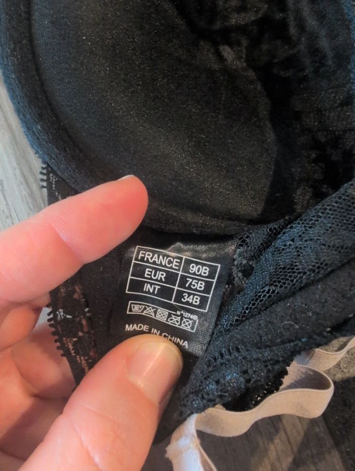 Lot 3 soutiens-gorges - photo numéro 3