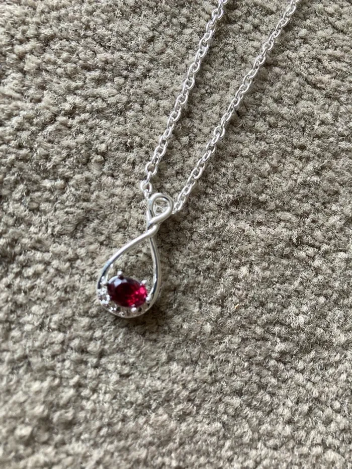 Collier avec pendentif pierre bordeaux - photo numéro 3