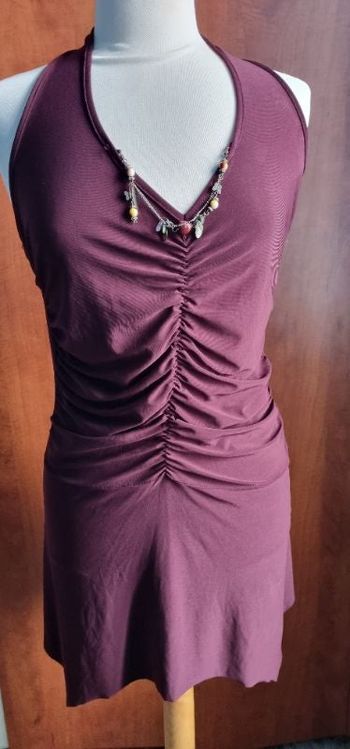 Robe dos nu couleur prune taille 38-40