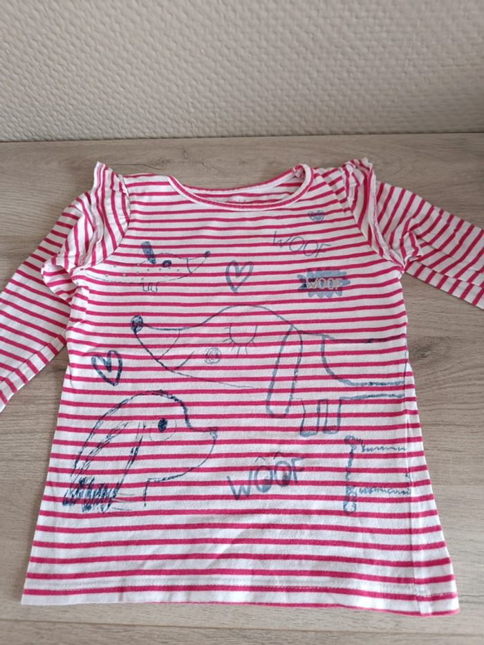 T-shirt marinière rouge avec motifs chien et cœur 4 ans