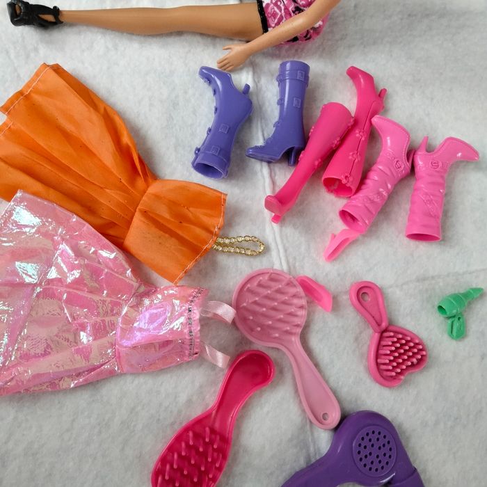Poupée Barbie avec objet - photo numéro 5
