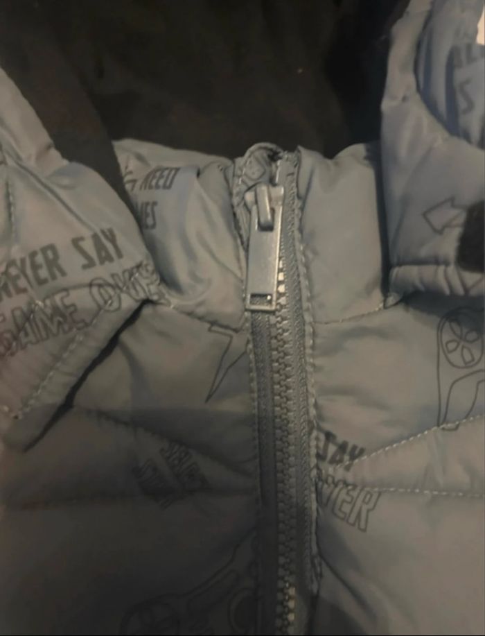 Manteau / Doudoune chaud Hiver très bon état garçon taille 6 ans couleur gris - photo numéro 5