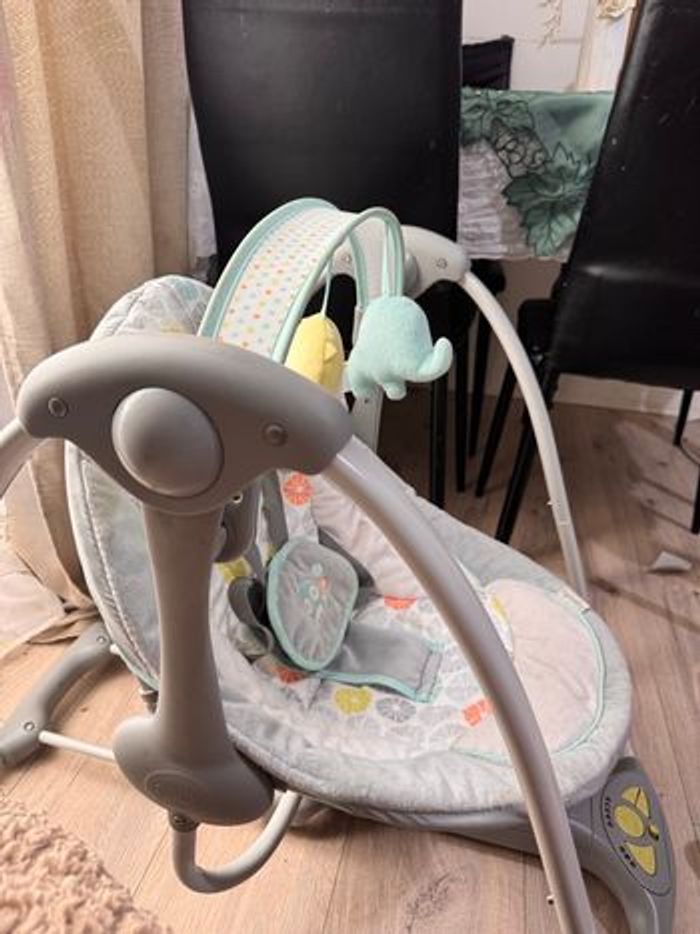 Balancelle musicale+ lot de peluches+ tresses de berceau - photo numéro 3