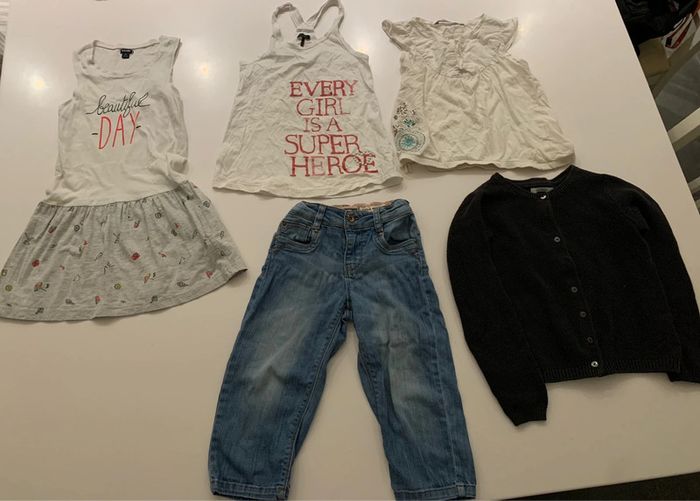 Lot cinq pièces printemps-été 5-6ans