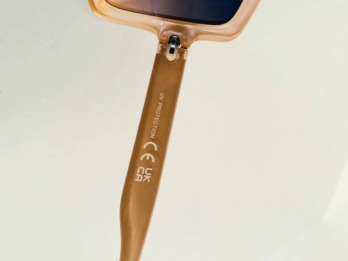 Lunette de soleil femme carrée beige dégradés uvprotection catégorie 2 - photo numéro 5