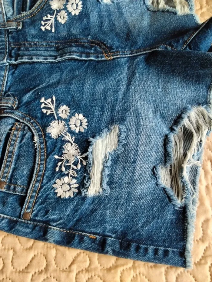 Short jeans  femme. Marque Ardene (A195) - photo numéro 2