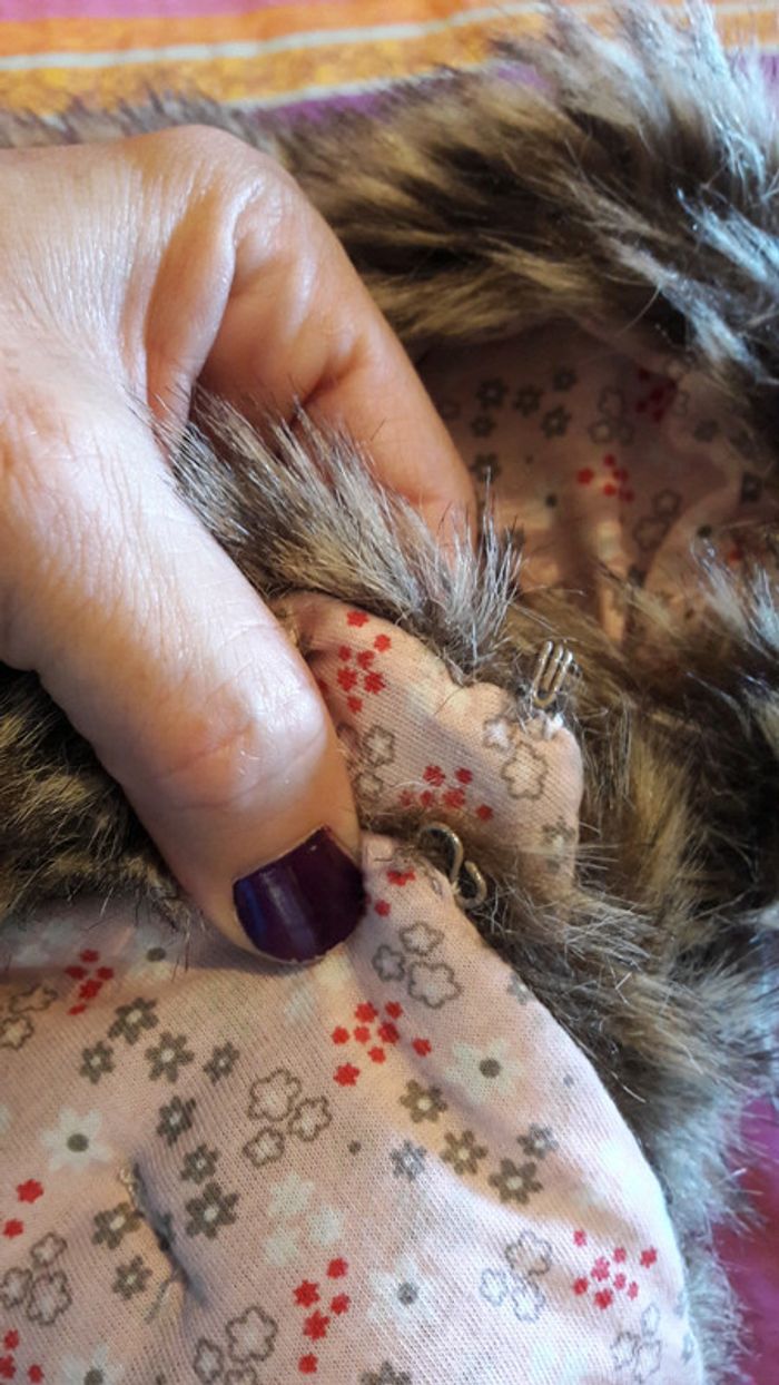 Très jolie veste sans manches à poils - photo numéro 4