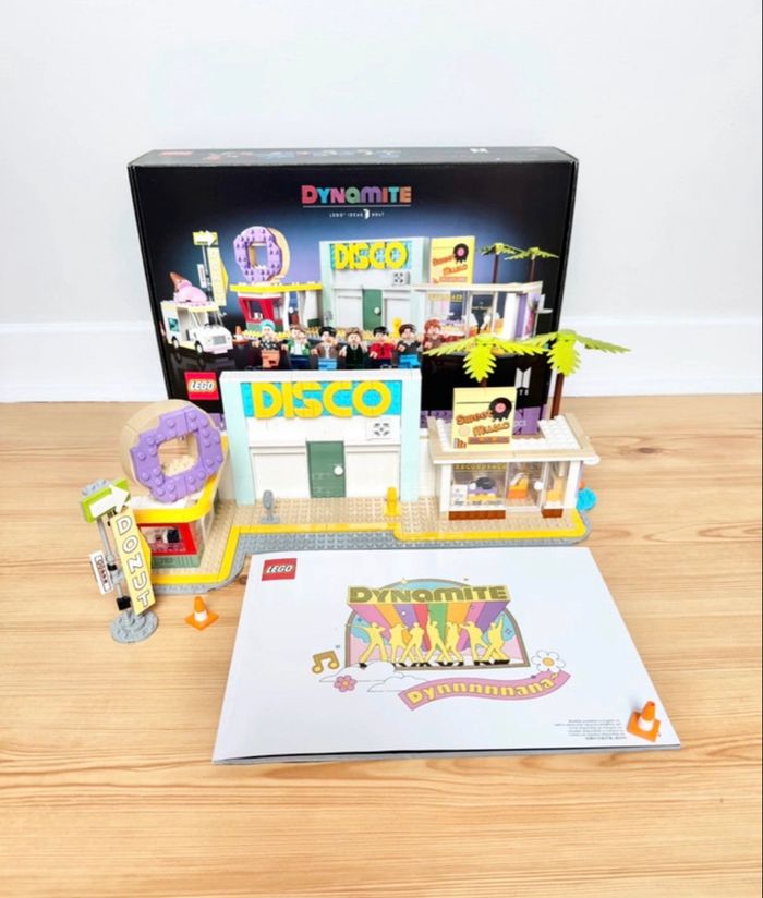 Lego set Ideas : BTS Dynamite (Réf. 21339) SANS figurines - photo numéro 2