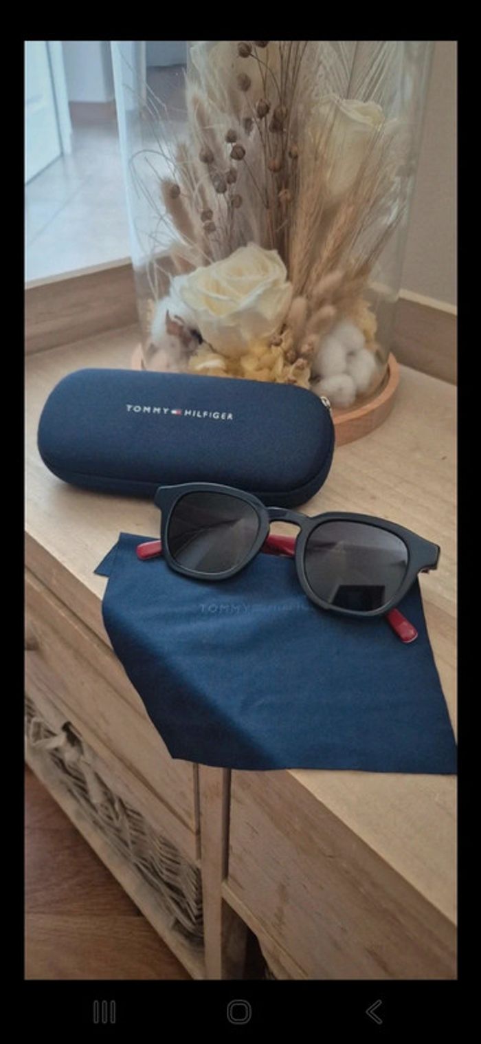 Lunettes de soleil Tommy Hilfiger