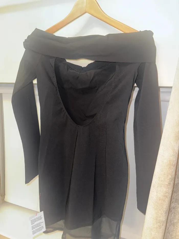 Off the shoulder women’s long sleeve black dress size small - photo numéro 2