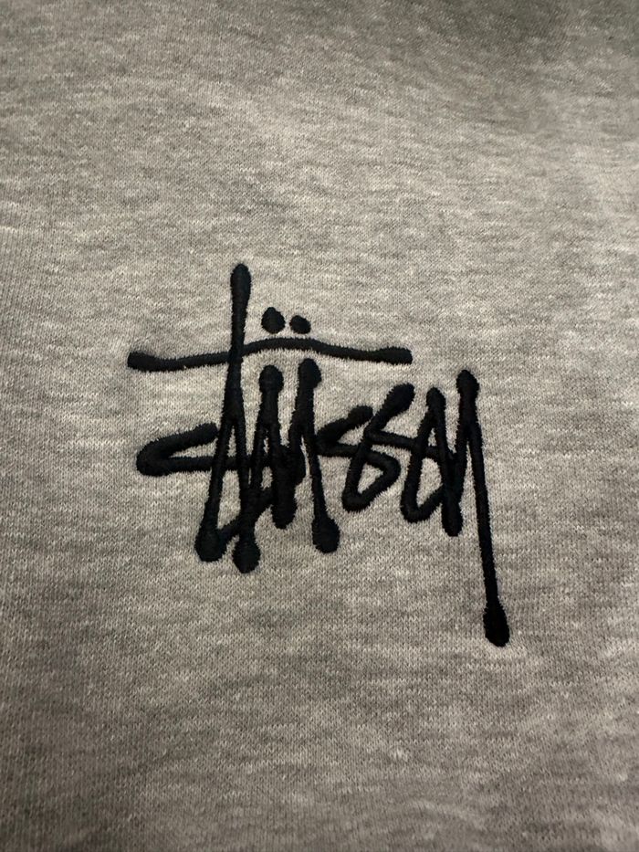Sweat à capuche Stussy gris 👕
