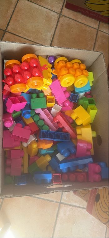 Lot 2 cubes MEGA bloks 140 pièces 