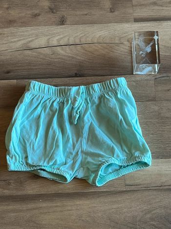 Je vend un short fille 2 ans tres bon état