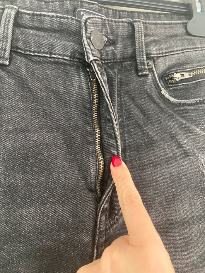 Jean troué Pull&Bear noir homme - photo numéro 5