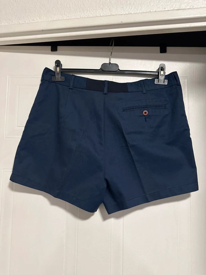 Short Bleu Marine avec poches en bon état Taille 48 - photo numéro 2