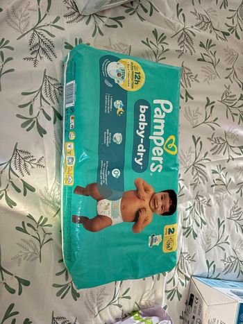 Paquet de couches Pampers neuf 