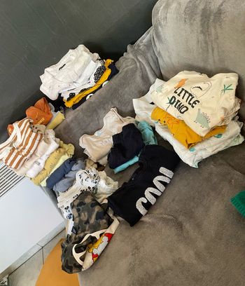 Lots de 29 vêtements 9 mois