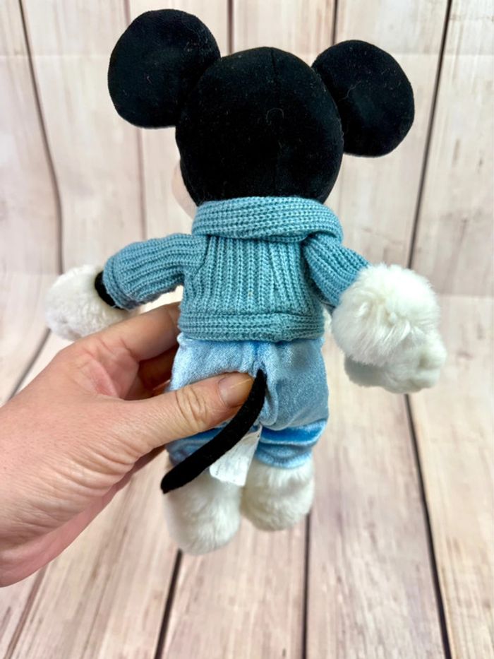 Peluche Disney Mickey en tenu d’hiver officielle Disneyland Paris - photo numéro 6