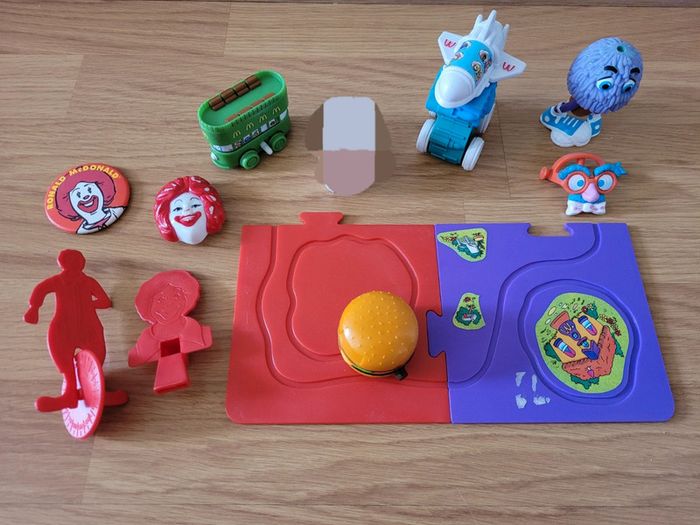 Lot Figurine jouet badge sifflet mcdonald's