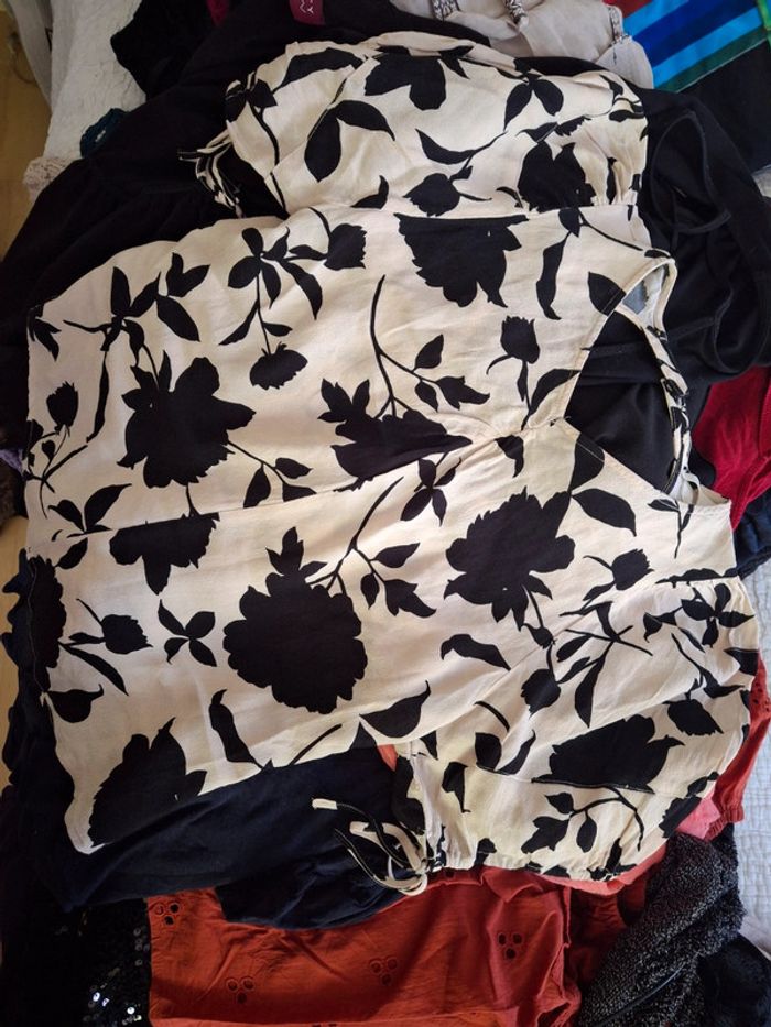 Top fleuri beige noir H&M taille S - photo numéro 5