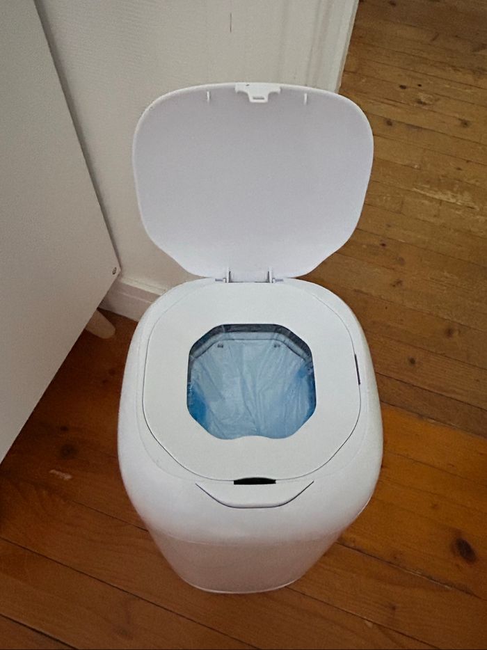 Poubelle à couches avec une recharge - photo numéro 2