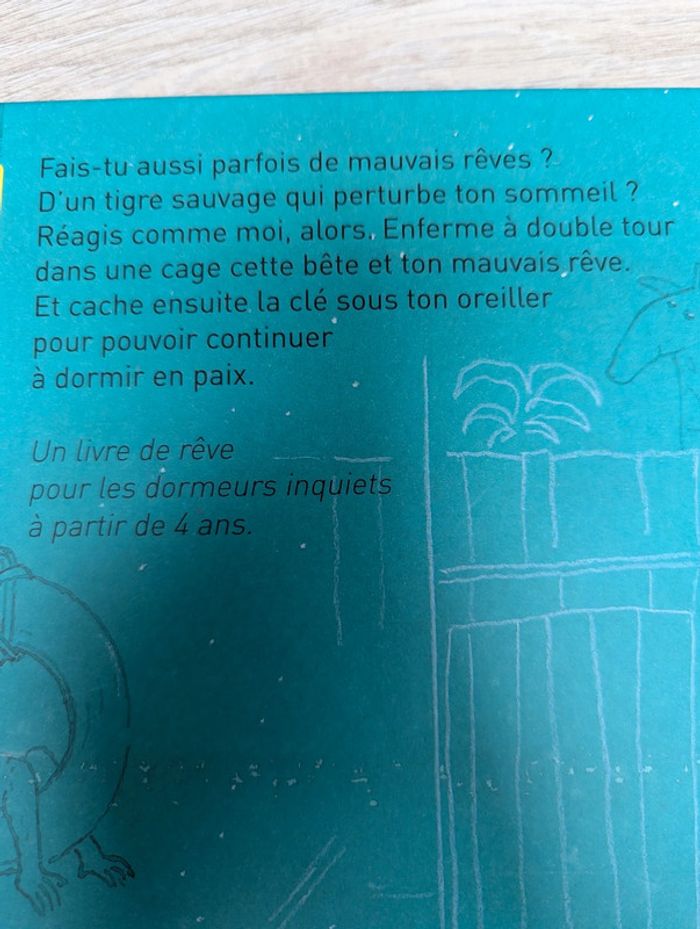 Livre au milieu de la nuit - photo numéro 3