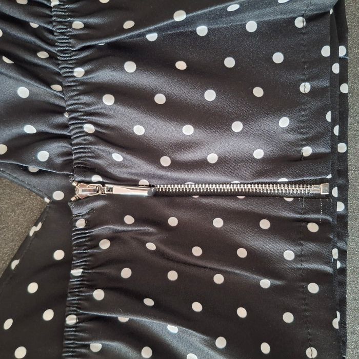 Top courte satiné noir à pois blanc - Pronto Moda - photo numéro 7