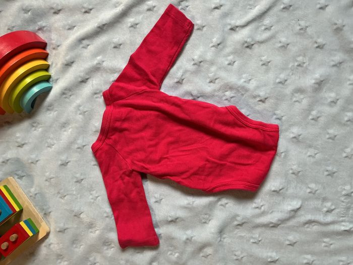 body manches longues rose fuchsia ouverture devant gémo 1 mois - photo numéro 8