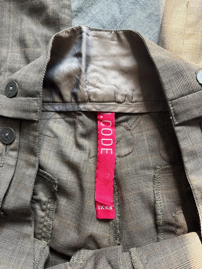 Short de tailleur femme - photo numéro 4