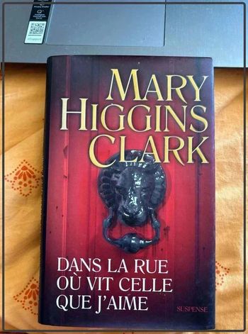 Mary higgins  clark,  dans  la rue  ou  vit  celle que  j'aime