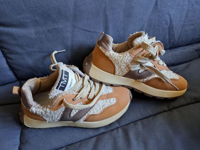 Paire baskets fille 33
