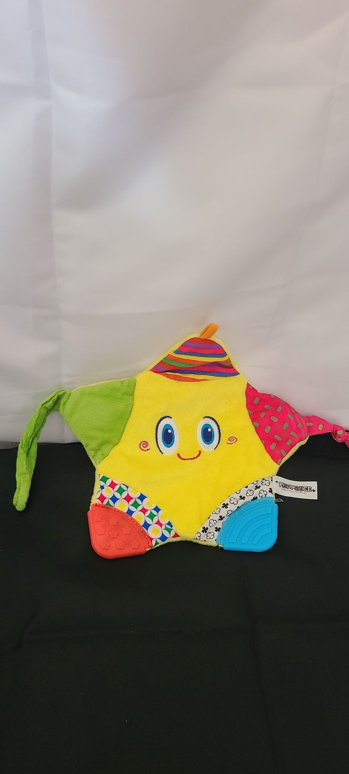 Doudou étoile petipouce - grelot - pouet pouet - jaune - anneau dentition - photo numéro 3