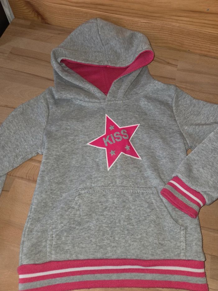 Sweat à capuche taille 6 ans