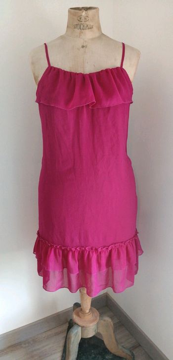 Robe framboise à volants