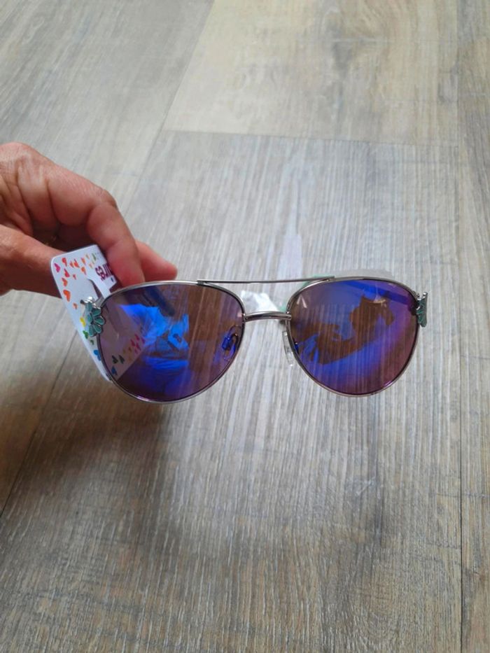 Lunettes de soleil enfant verre bleu métal fleur
indice 3
neuf Claire's - photo numéro 6