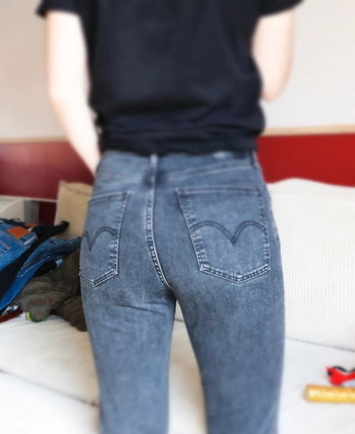 Jean levi’s mile high super skinny 30